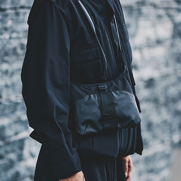 BLK White Mountaineering × BRIEFING ホワイトマウンテニアリング ブリーフィング DAILY SACOCHE サコッシュ BK2573802 **