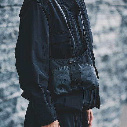 BLK White Mountaineering × BRIEFING ホワイトマウンテニアリング ブリーフィング DAILY SACOCHE サコッシュ BK2573802 **